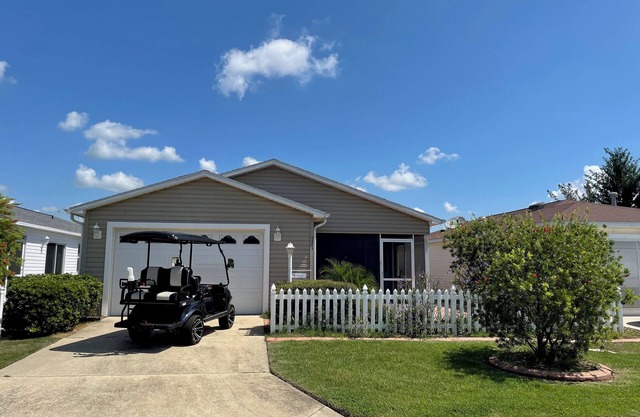¡Mira esta casa! Hermosa villa 2/2 con carro de golf de gas, barbacoa y WiFi.