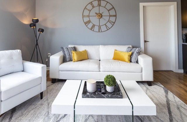 *Modern* Luxury Riverfront King Bed Apt Newport KY