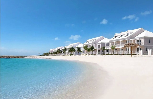Modern Luxury Townhome in Nassau - steps to the beach!