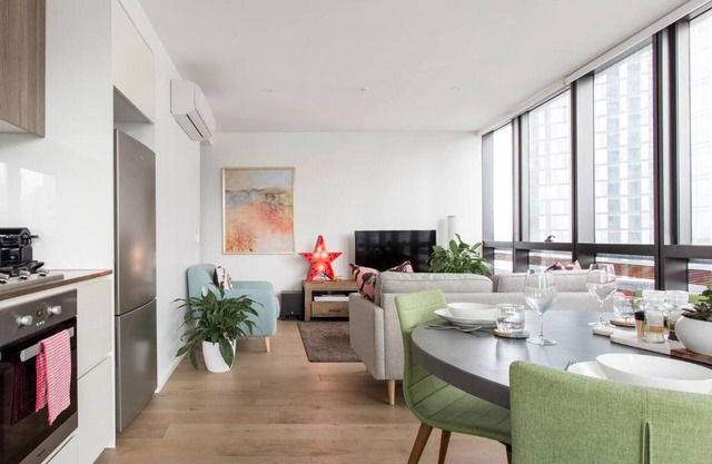 Modern Magic on Yarra River with Resort Amenities