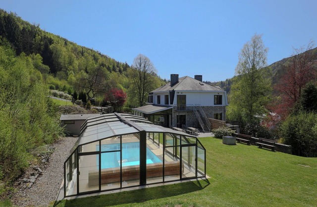 Mansión moderna en Vielsalm con sauna y piscina privada