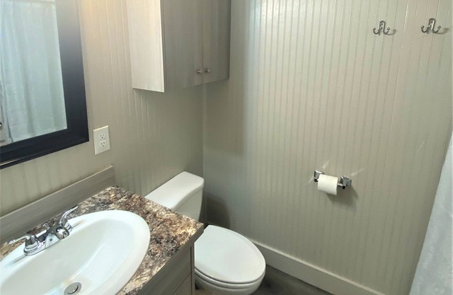 Modern Mini-Home with Big Comfort — Perfect Base for Basin Adventures