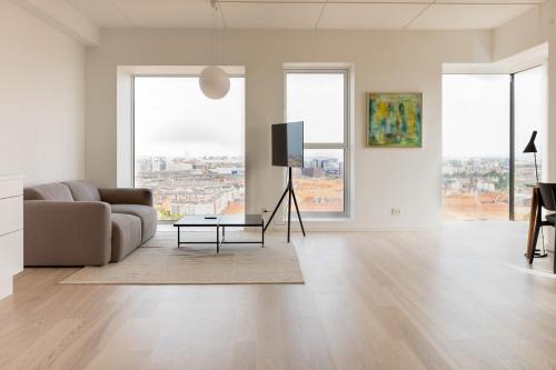 Modern Minimalist Apartment with Panoramic Views