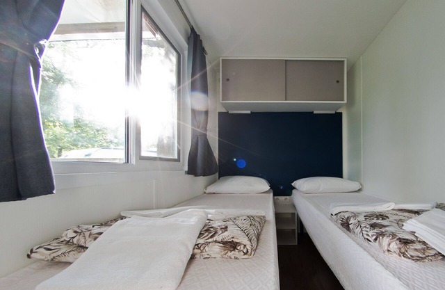 Modern mobile home close to beach Marina, 2 bedrooms 1,5 bathrooms, cosy terrace