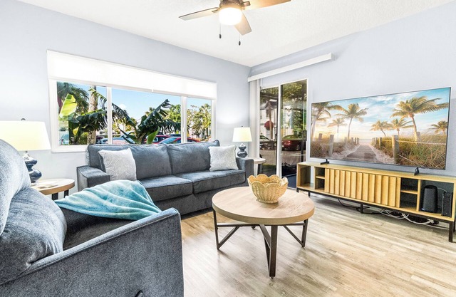 🌴 Modern Monthly Beach Getaway – Just 2 Minutes from the Sand w/ Pool & Tennis 🌊
