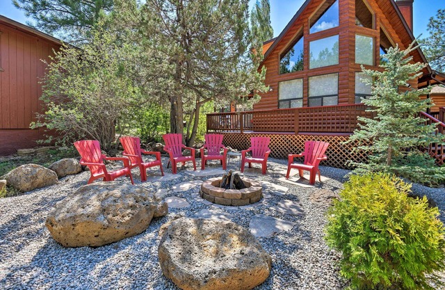 ¡NUEVO! Modern Munds Park Home w / Loft, Deck + Fire Pit