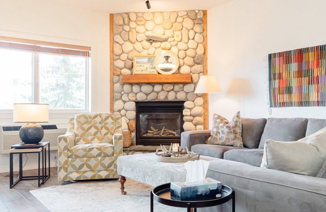 Modern mountain condo on Northstar Mountain licence # STRU 2025-16819