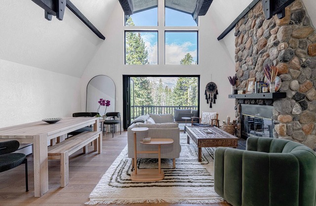 Modern Mountain Ski Chalet- In the heart of Breckenridge- incredible views