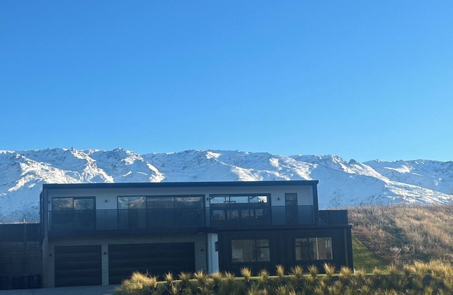 Modern Mt Pisa Retreat | Lake Dunstan, Cromwell