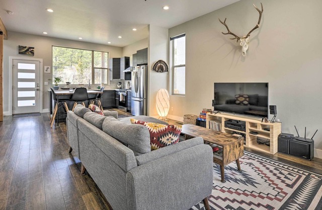 Modern Mtn Getaway w/ Deck, Gas Grill + Views
