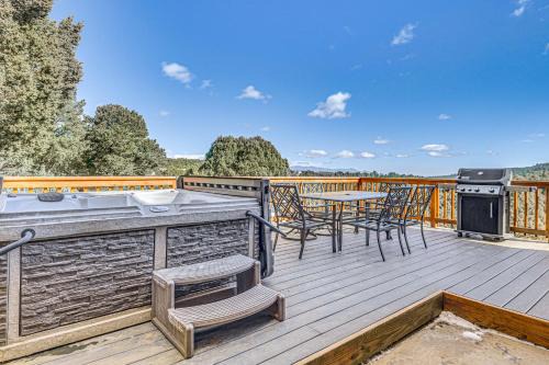 Modern Mtn Home with Sports Court, Near Alto Lake!