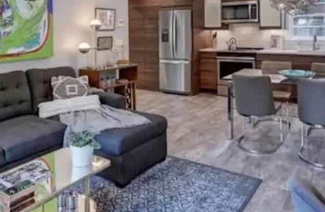 510 Queens 103: Spacious 1BR in Myers Park