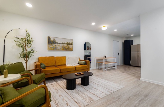 Modern ND Bungalow Cornhole/Pong/FirePit Sleeps 6+