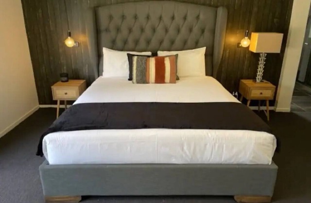 Modern New Beautiful House Near Geelong Sleeps 6-8 Adults and 5 Kids