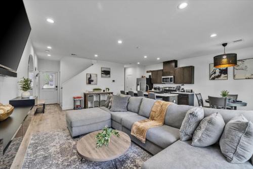 Modern New Build Home Yard Bbq Games Desks Wifi