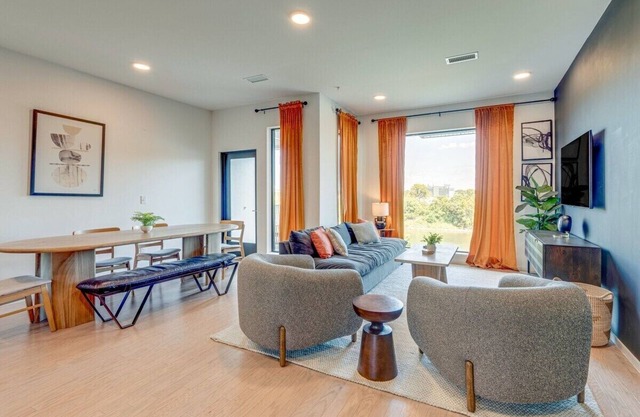 Modern, New Condo, on Nashville's riverfront. Beautifully decorated for an out of this world stay.