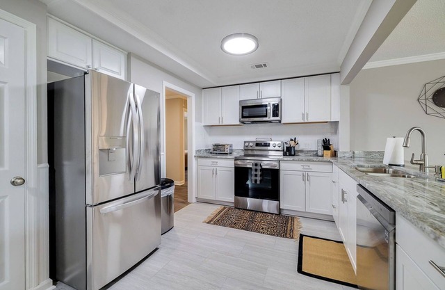 Modern newly renovated home close to Savannah/Hilton Head