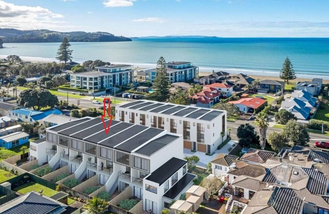 Modern Orewa Delight w Parking just Steps to Beach