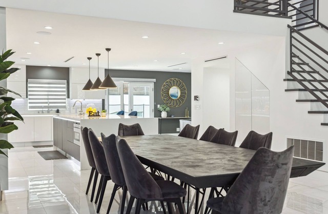 Modern Oasis! 5BD/3BA & Pool in Valley Village