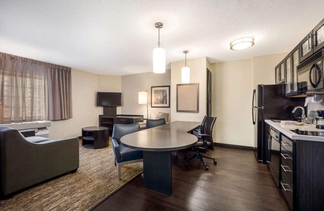 Modern Oasis in Plano, Texas! 2 Spacious Units, Full Kitchen, Pets Allowed!