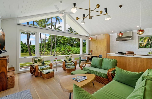 Modern Oasis w/Hot Tub, 5 min walk to Anini Beach