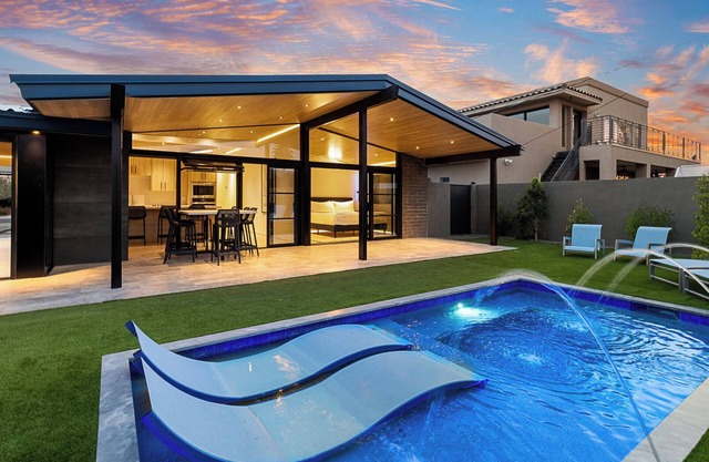Modern Old Town Scottsdale- Spacious 4-bedroom house with WiFi, AC in Scottsdale