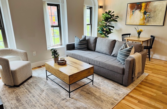 Modern One Bedroom Apartment in the Heart of Downtown Ann Arbor