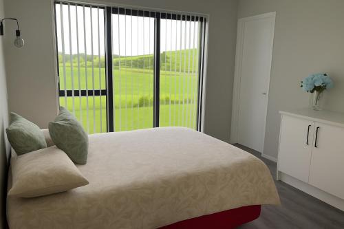 Modern One Bedroom Unit with Private Entrance Near Hunua Falls
