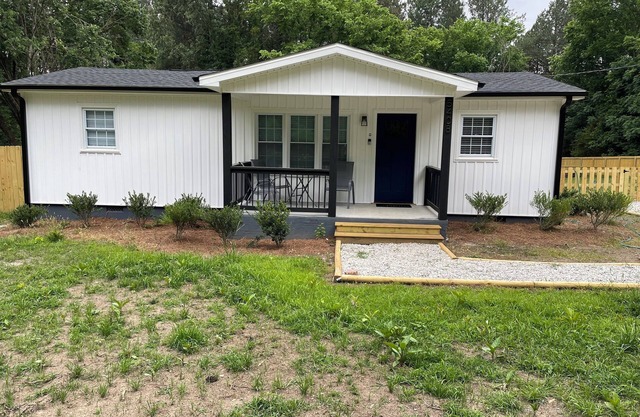 Modern, Peaceful& Modern Home Near Downtown Raleigh & Shopping Centers!