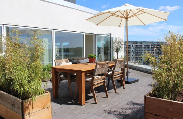 Modern penthouse w. canal view and private rooftop terrace, 10min to city center