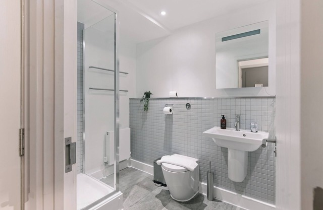 Modern Penthouse with Private Terrace in Clerkenwell
