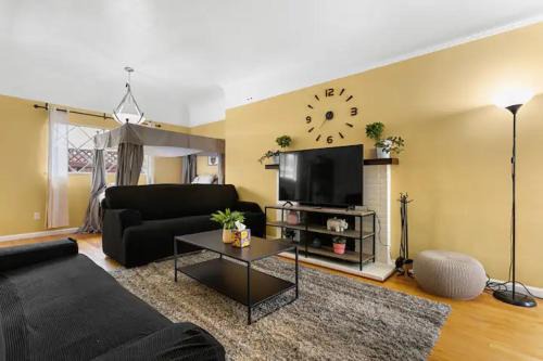 Modern Ping-Pong 4BD Sleeps 12 at Rose Garden