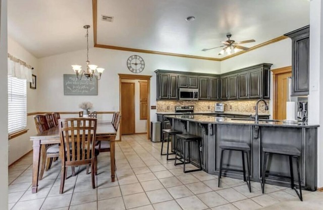 Modern /Pool /Family /Events