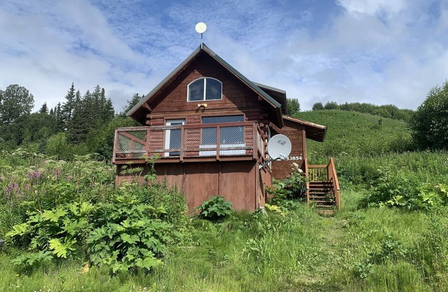 Modern private cabin on 2.27 acres overlooking the bay