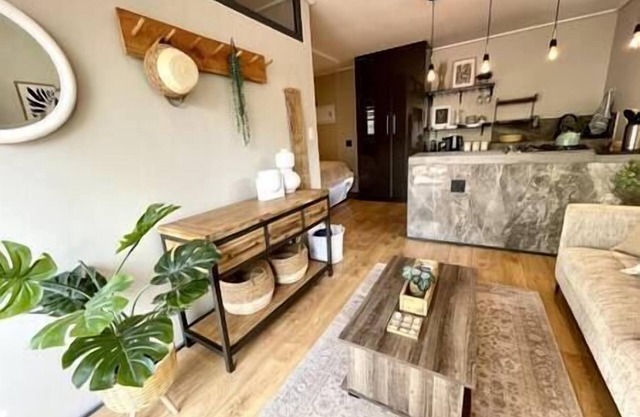 Bohemian Private Flat, Aircon, Secure Parking