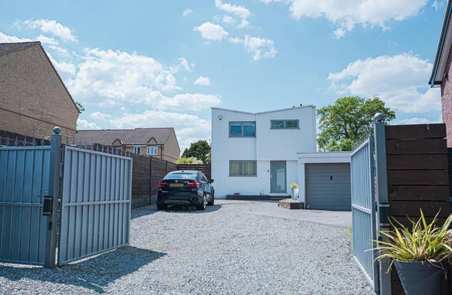 Modern Private Gated Luxury Home Getaway