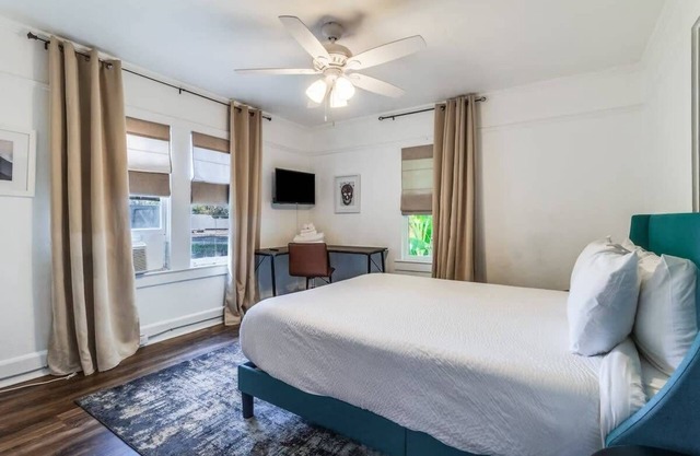 Lafayette at Your Doorstep, Private RM