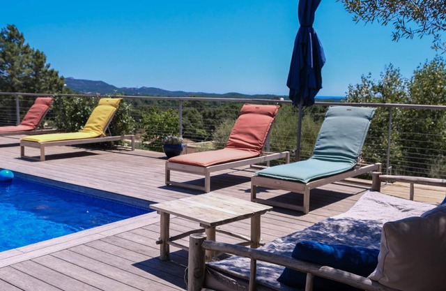 Villa moderna y tranquila con piscina, cerca de la playa de St Cypria