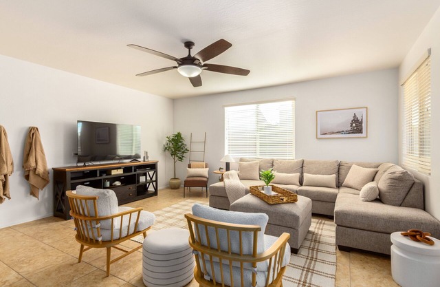 Modern Queen Creek Home W/ Fire Pit! Dog Friendly!