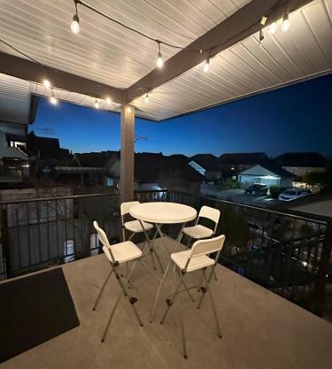 Modern Queen Suite - Shared house