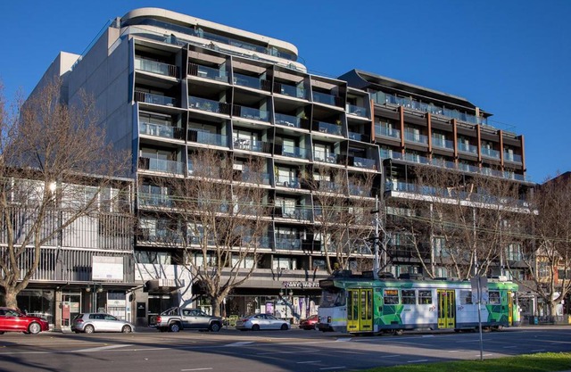 Modern Quiet 1 & 2 Bed Apt Opposite Albert Park