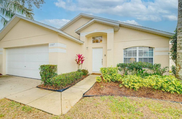 Modern Recently renovated water creek Villa