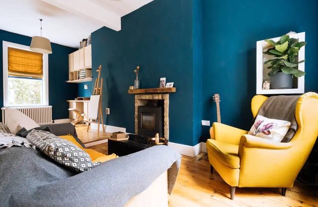 Modern Redbrick Townhouse in the Heart of the City