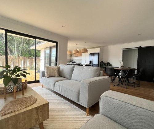 Modern Retreat for Friends, Family, or Fishing!