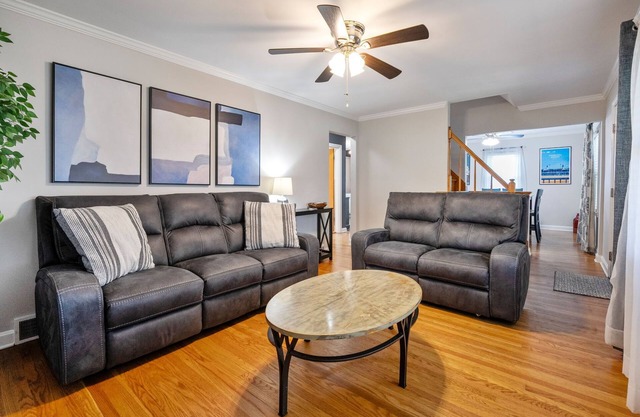 ¡NUEVO LISTADO! Hermosa casa ubicada en el centro de todo Louisville! Duerme 10!