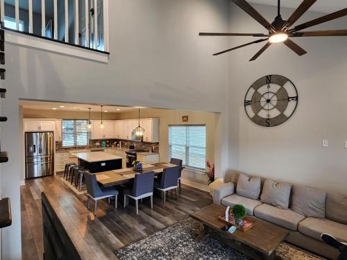 Modern Retreat in Sherman