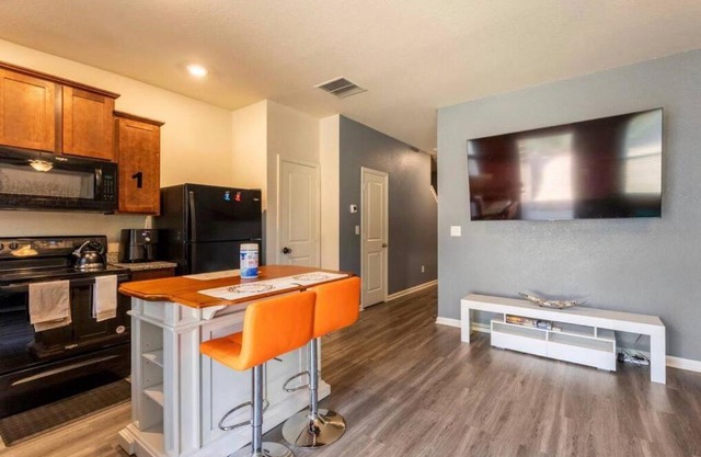 Modern Retreat near Hartsfield-Jackson Airport