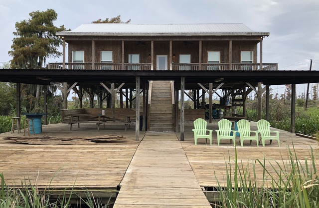 Modern River Camp Ubicado en Akers, LA, al lado del famoso Sun Buns Bar and Grill