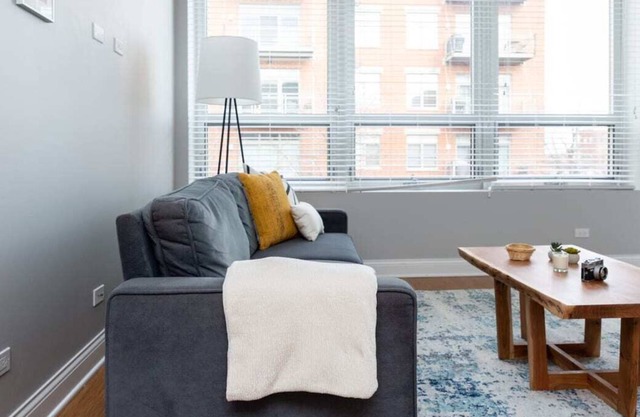 Modern River West 2BR with W&D by Zencity