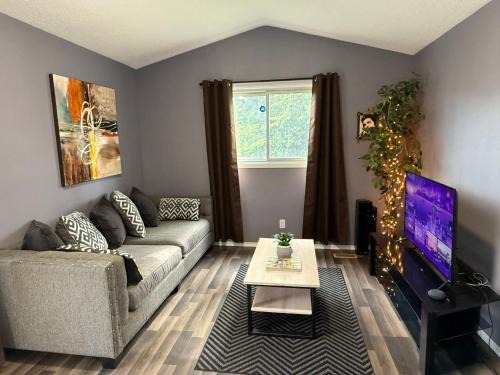 Modern Riverside 3BR, 2 Lounges, Office, by Casino